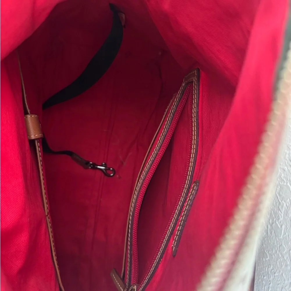 Dooney & Bourke reposhing this